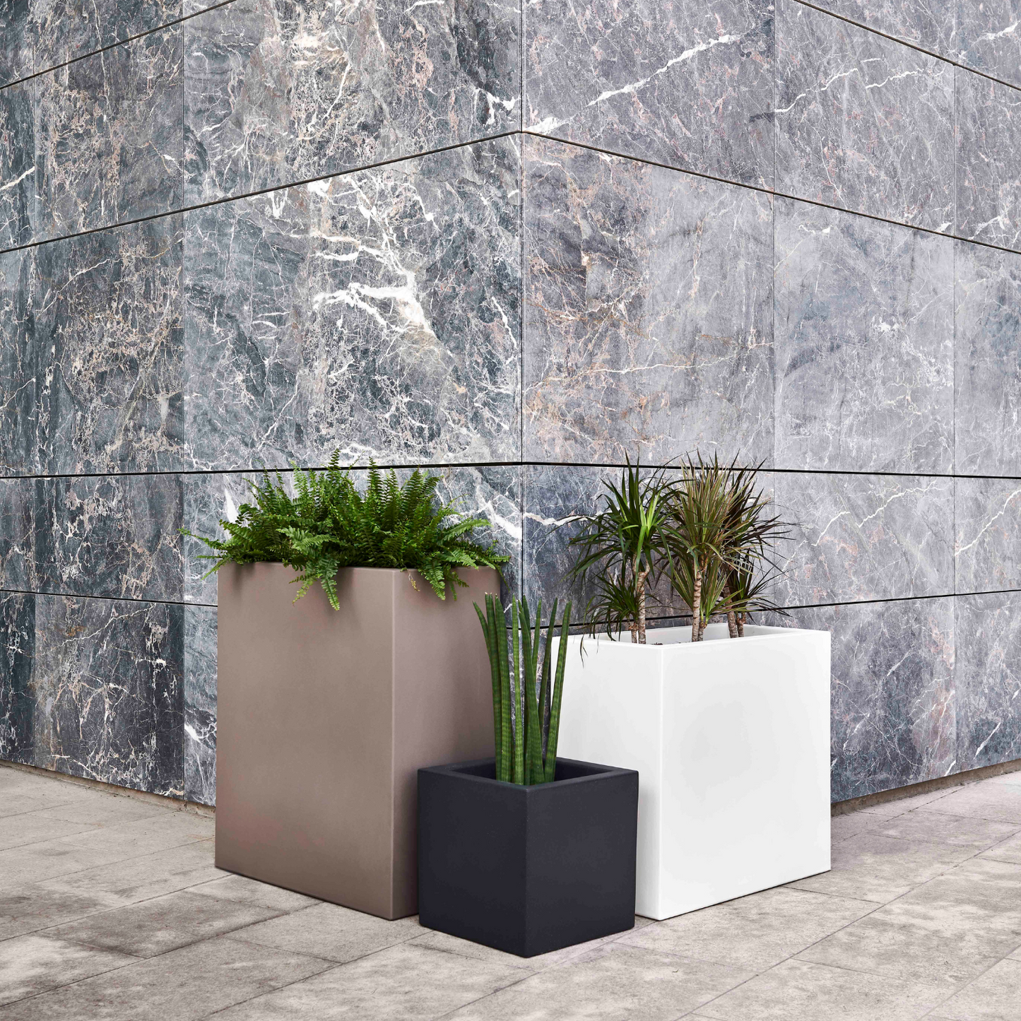 ქოთანი „სკიო კუბი" 40სმ, ნახშირისფერი